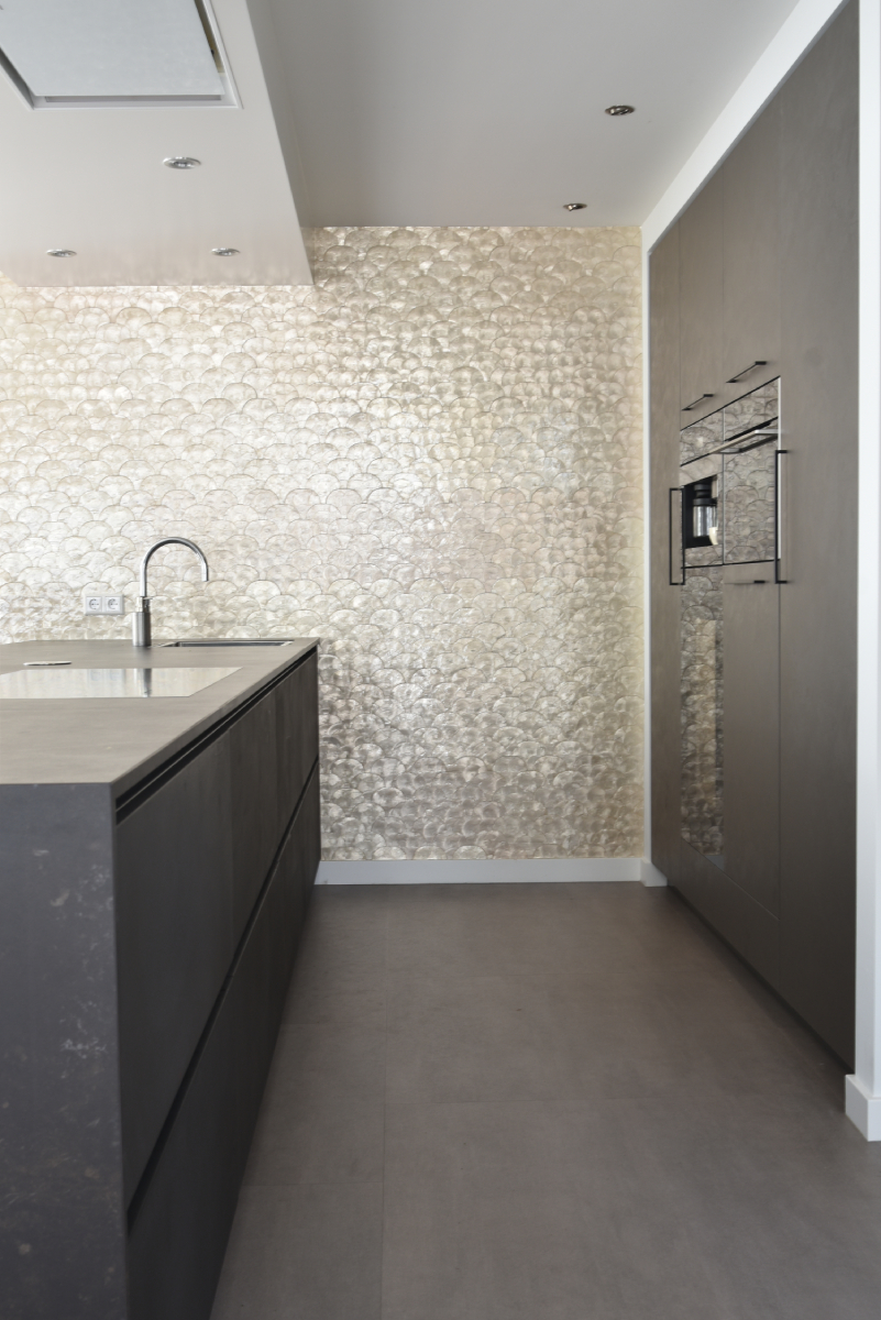 Foto: Modern totaalinterieur met stijlvolle lattenwand en maatwerk  6 