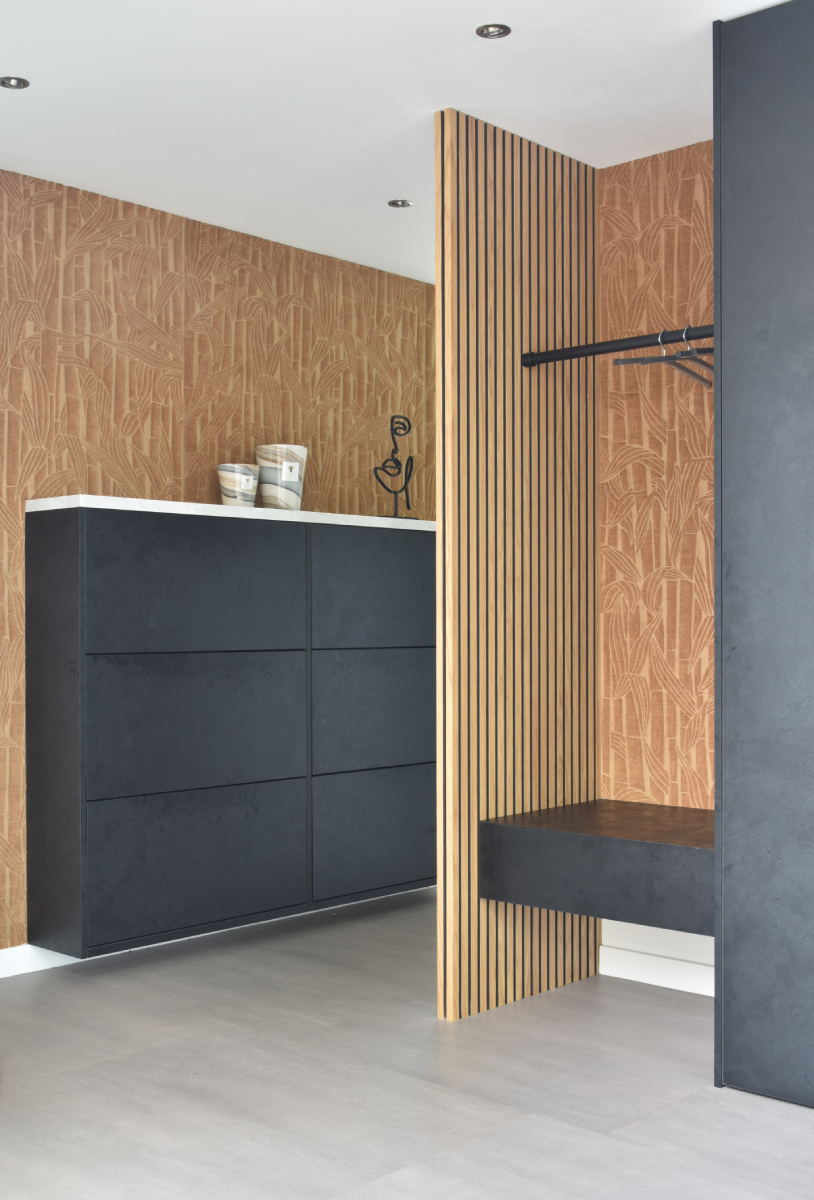 Foto: Modern totaalinterieur met stijlvolle lattenwand en maatwerk  9 