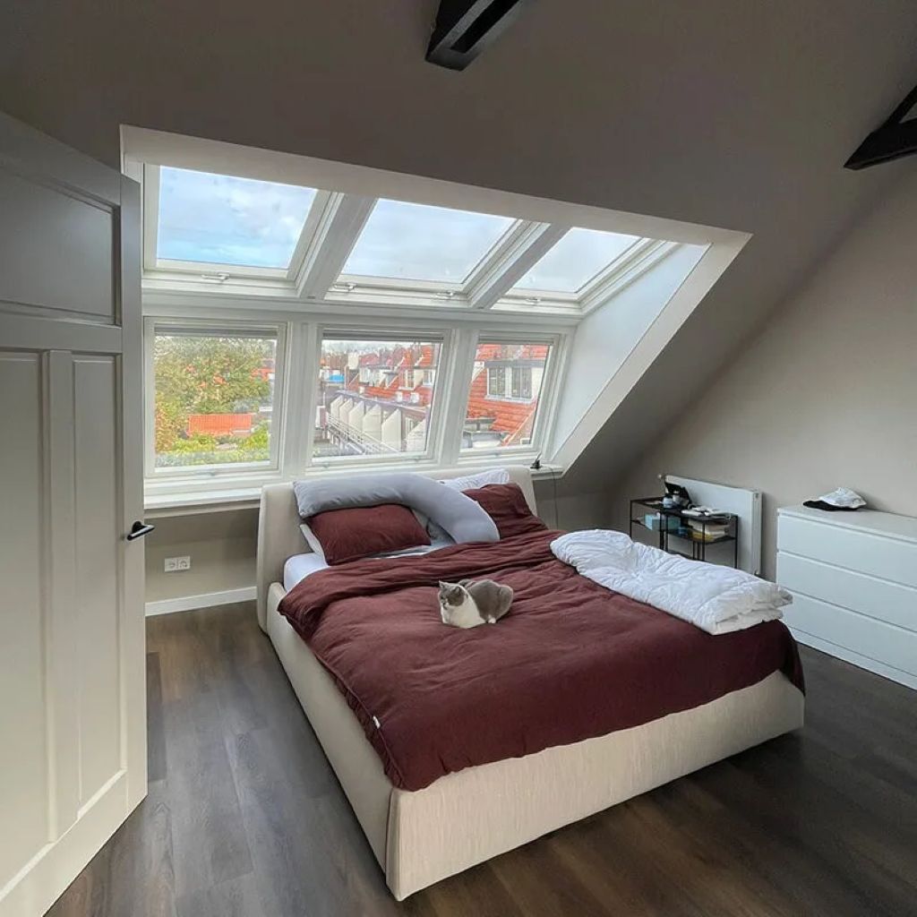 Foto: zolderruimte slaapkamer hoog plafond jpg