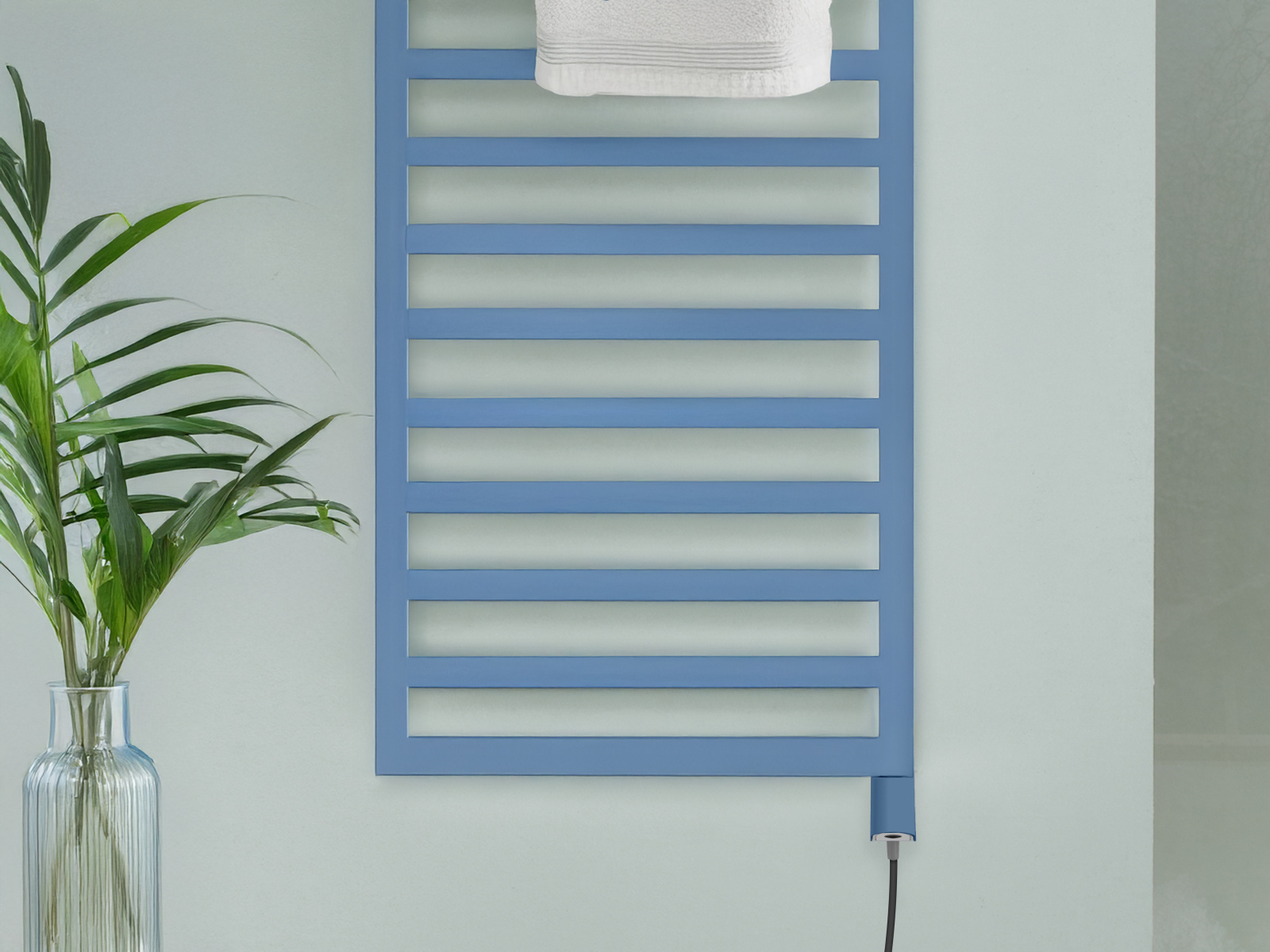 Foto: Zehnder RAD Quaro EL IHD WithCableDE RemovedRCE PigeonBlue bathroom Detail