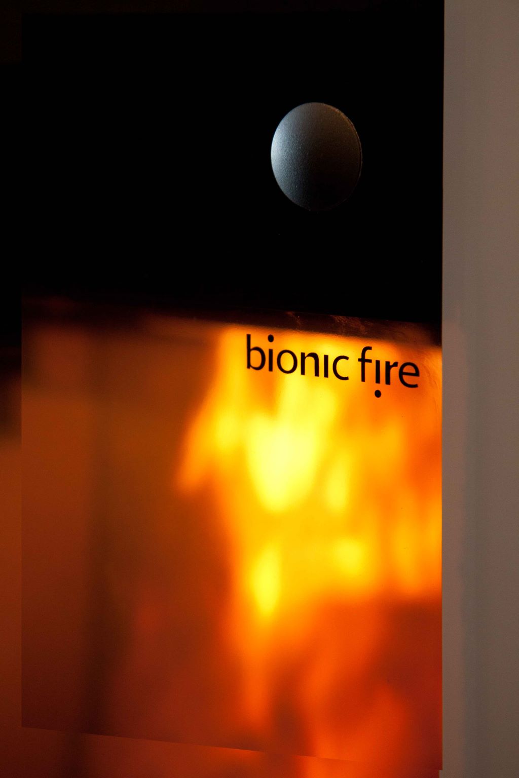 Foto: Wonennl Attika bionicfire EVO Technik Feuer mit Logo web