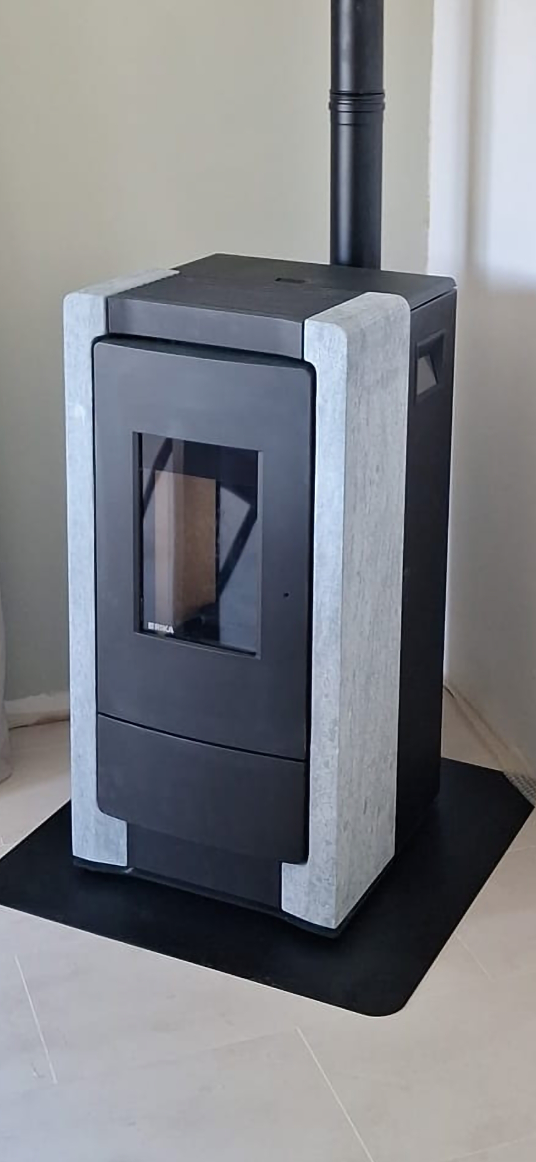 Foto : Made in Austria: De stille pelletkachel met 80KG speksteen warmteopslag en 22KG pelletvoorraad