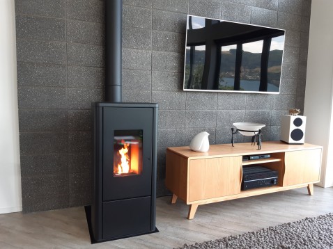 Foto : Een tijdloze, stille pelletkachel met een vermogen van 6 kW. Livo