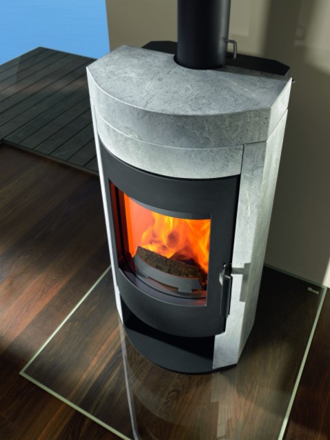 Foto : De Rika Imposa: een indrukwekkende houtkachel met 155KG speksteen.