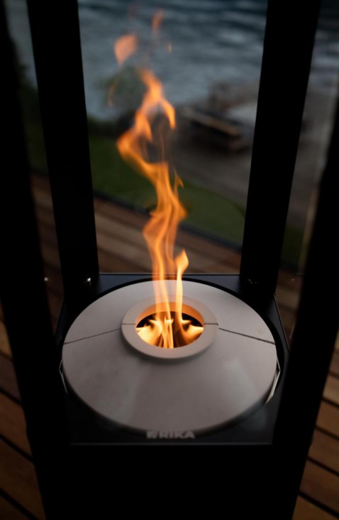 Foto : RIKA Terra – De pellet terrasverwarmer voor knusse avonden buiten