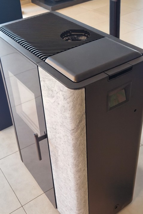 Foto : RIKA Combikachels: De Perfecte Harmonie Tussen Hout en Pellets