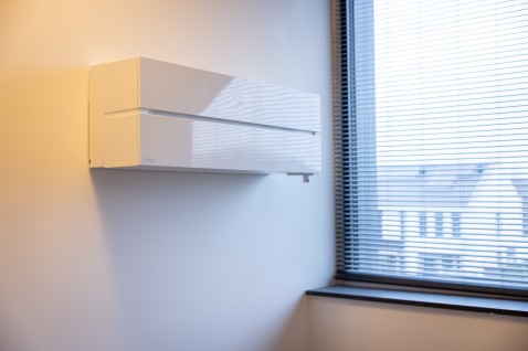 Foto : Zo helpt een airco bij hooikoorts tijdens het pollenseizoen