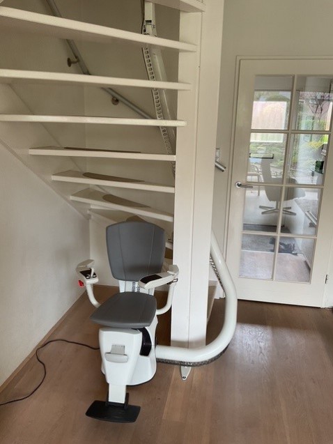 Foto : Samen met uw ouders kijken naar een veilige woning