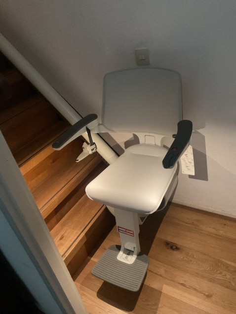 Foto : Hoe moderne technologie trapliften slimmer en comfortabeler maakt