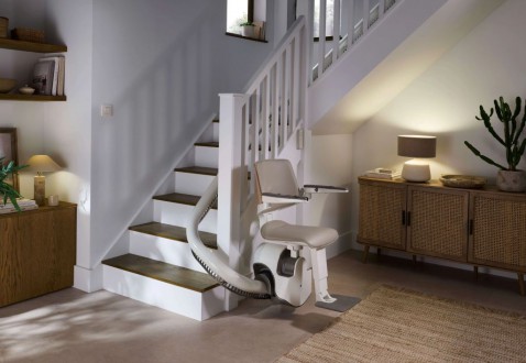 Foto : S200 traplift voor gebogen trappen