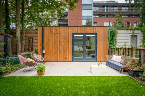 Foto : Tuinkantoor in een kleine stadstuin