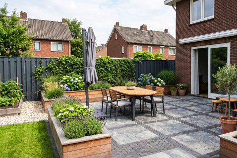 Foto : Terras Renoveren in Nederland: Materialen, Indeling en Waterafvoer