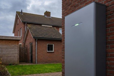 Foto : Thuisbatterij in Nederland: Is het de Moeite Waard nu de Salderingsregeling Verdwijnt?