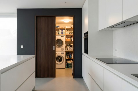 Foto : De Comeback van de Bijkeuken: Waarom Elke Moderne Woning een Verborgen Keuken Nodig Heeft