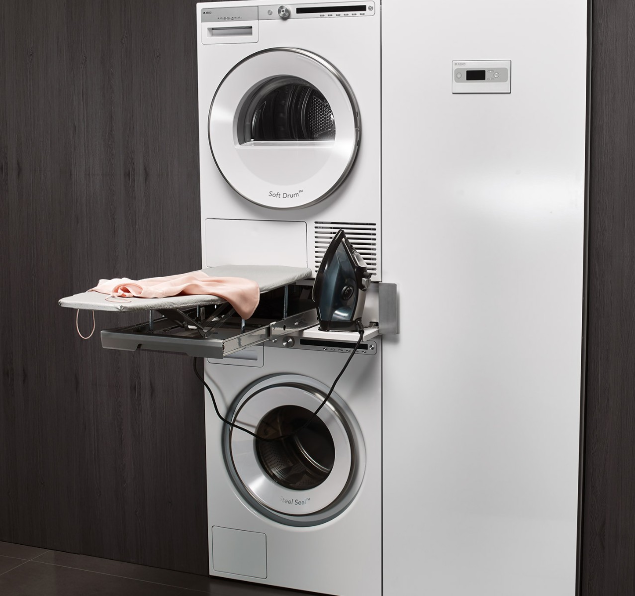Foto : ASKO HP320T – slimme sokkel met uittrekbare opberglade voor de wasruimte