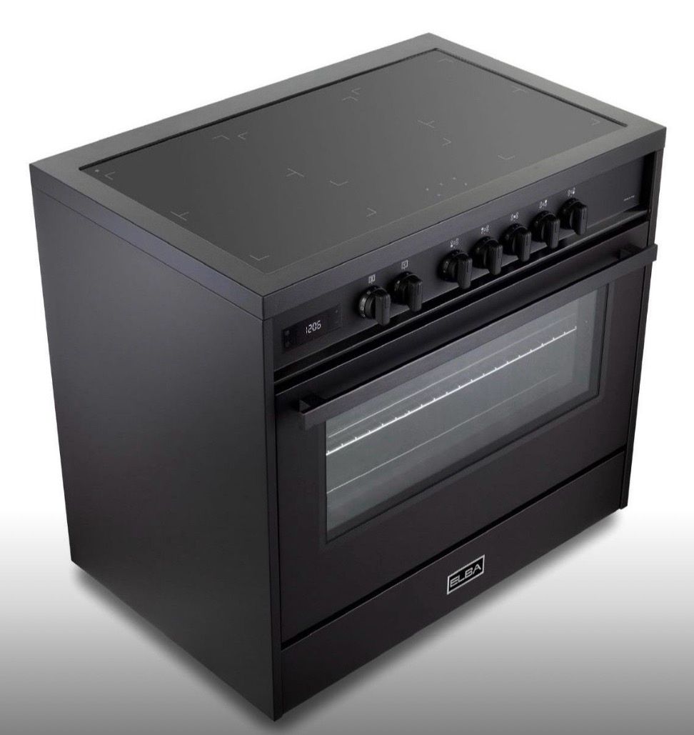 Foto : ELBA fornuis van de moderne Excellence-lijn met dubbele oven, uitgevoerd in stijlvol matzwart.