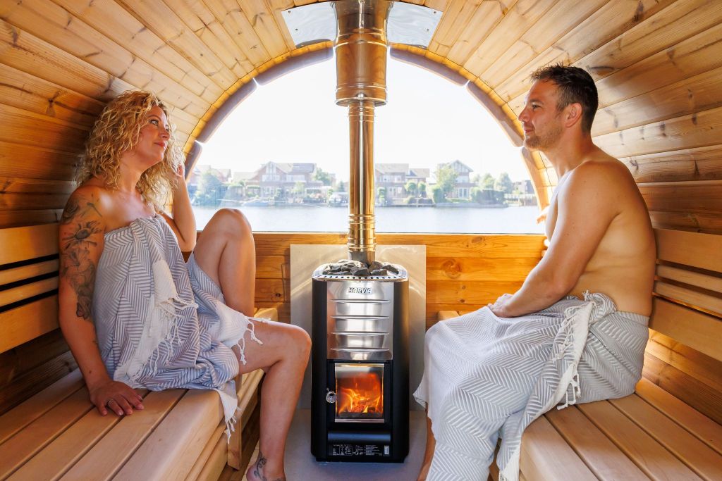 Foto: Wonennl Barrel Sauna Thermo hout   Ticra  Buitensauna 02