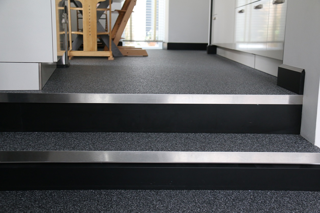 Foto: Unica Grindvloer trede aangepast