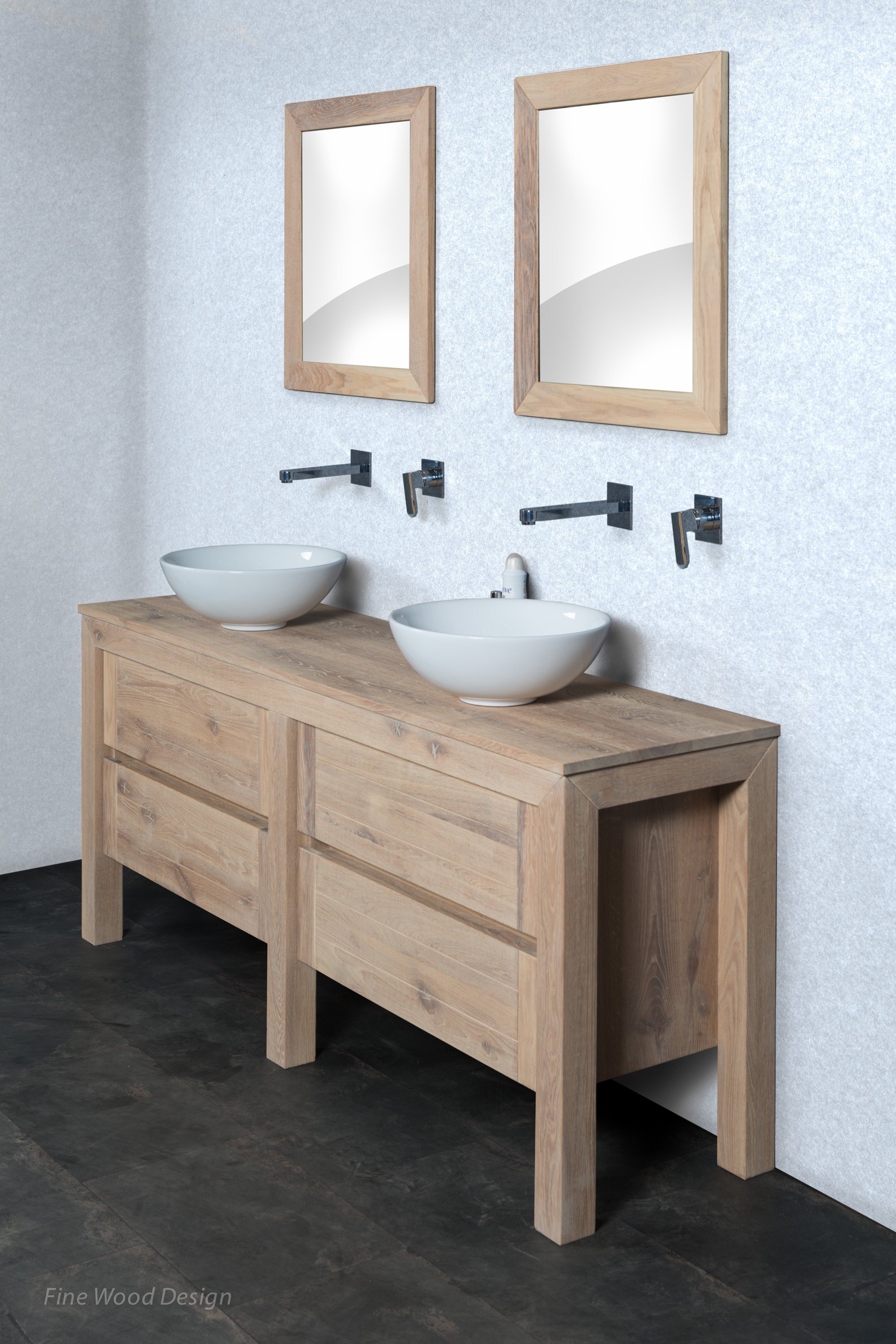 Foto: DSC 9546  Squamisch wst  onderkast met columbia spiegel BEW