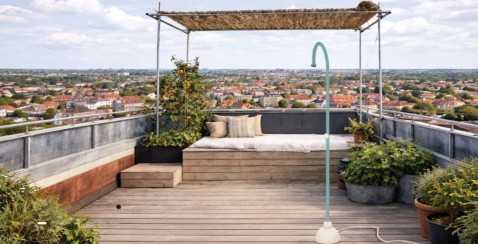 Foto : De JEE-O IZI: een plug & play portable buitendouche