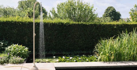Foto : De JEE-O IZI: design buitendouche die je overal neerzet