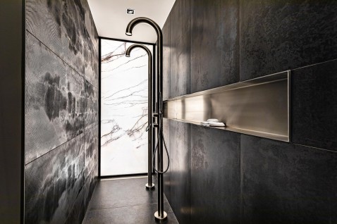 Foto : Zo houd je je design douche mooi en kalkvrij