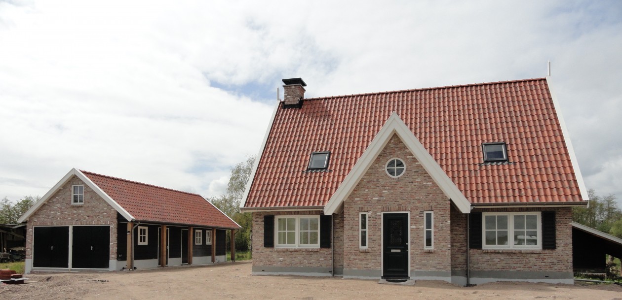 Foto: w3 VO 28 voorgevel met bijgebouw