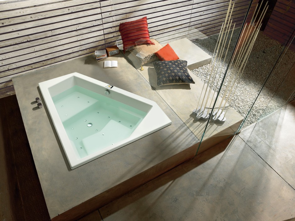 Foto: w3 LoungePool 850   in omgeving met stil water LowRes