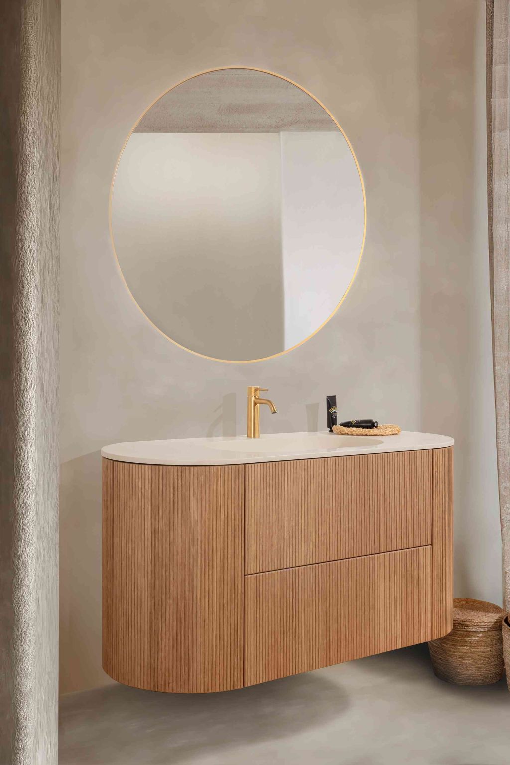 Foto: Detremmerie oval light wood detail 1 spiegel uit LR 3