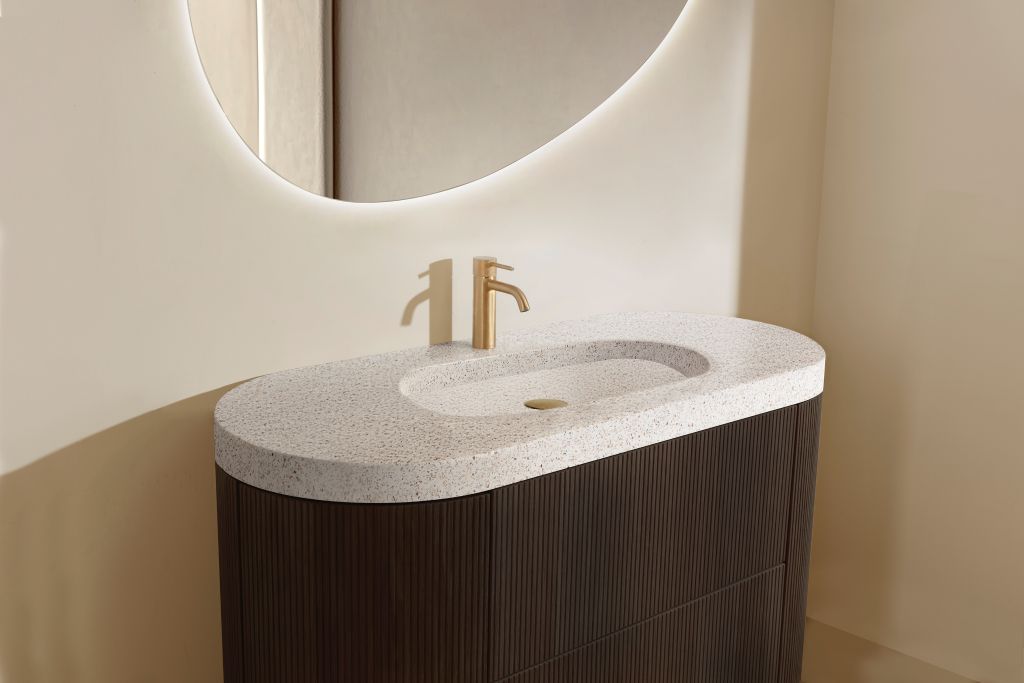 Foto: Wonennl Detremmerie oval terrazzo wasbak detail sfeer nieuw LR