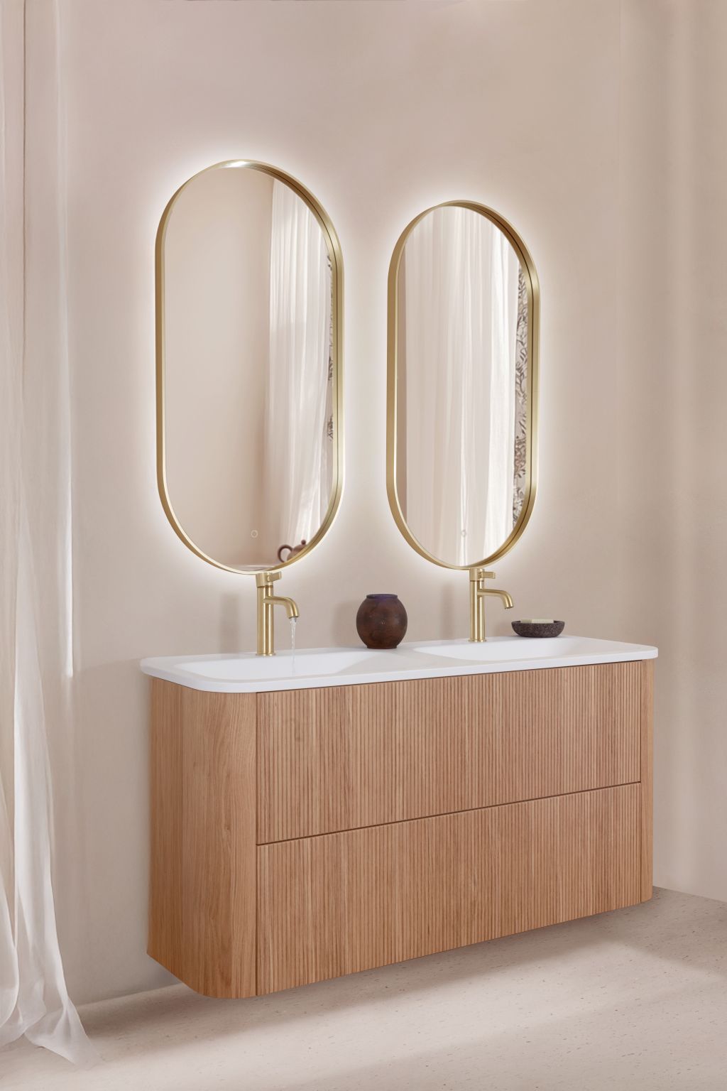 Foto: Wonennl Detremmerie round light wood detail