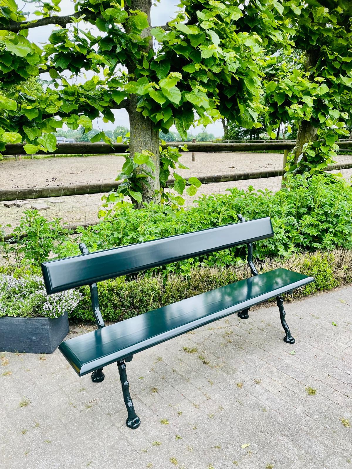 Foto: Hera tuinbank   Gardeluxe   hout   gietijzer   Kalmthout