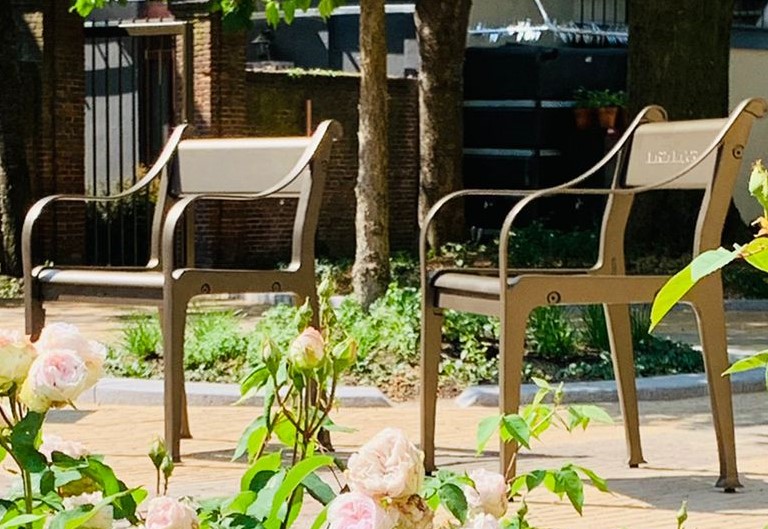 Foto: Ikaros stoelen Maria Majorplein