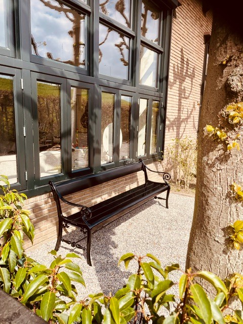 Foto: Zeus tuinbank   zwart RAL 9005   Gardeluxe