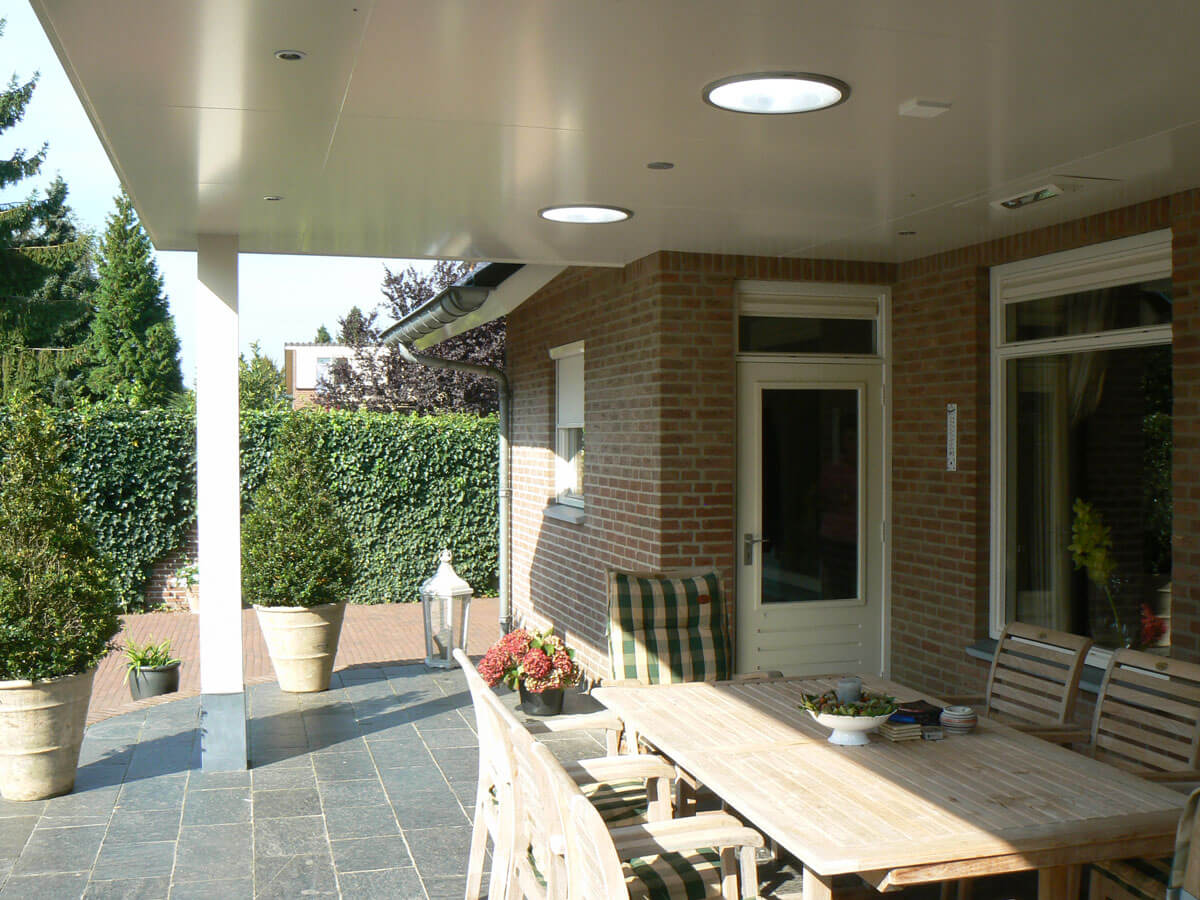 Foto: overkapping aan woonhuis