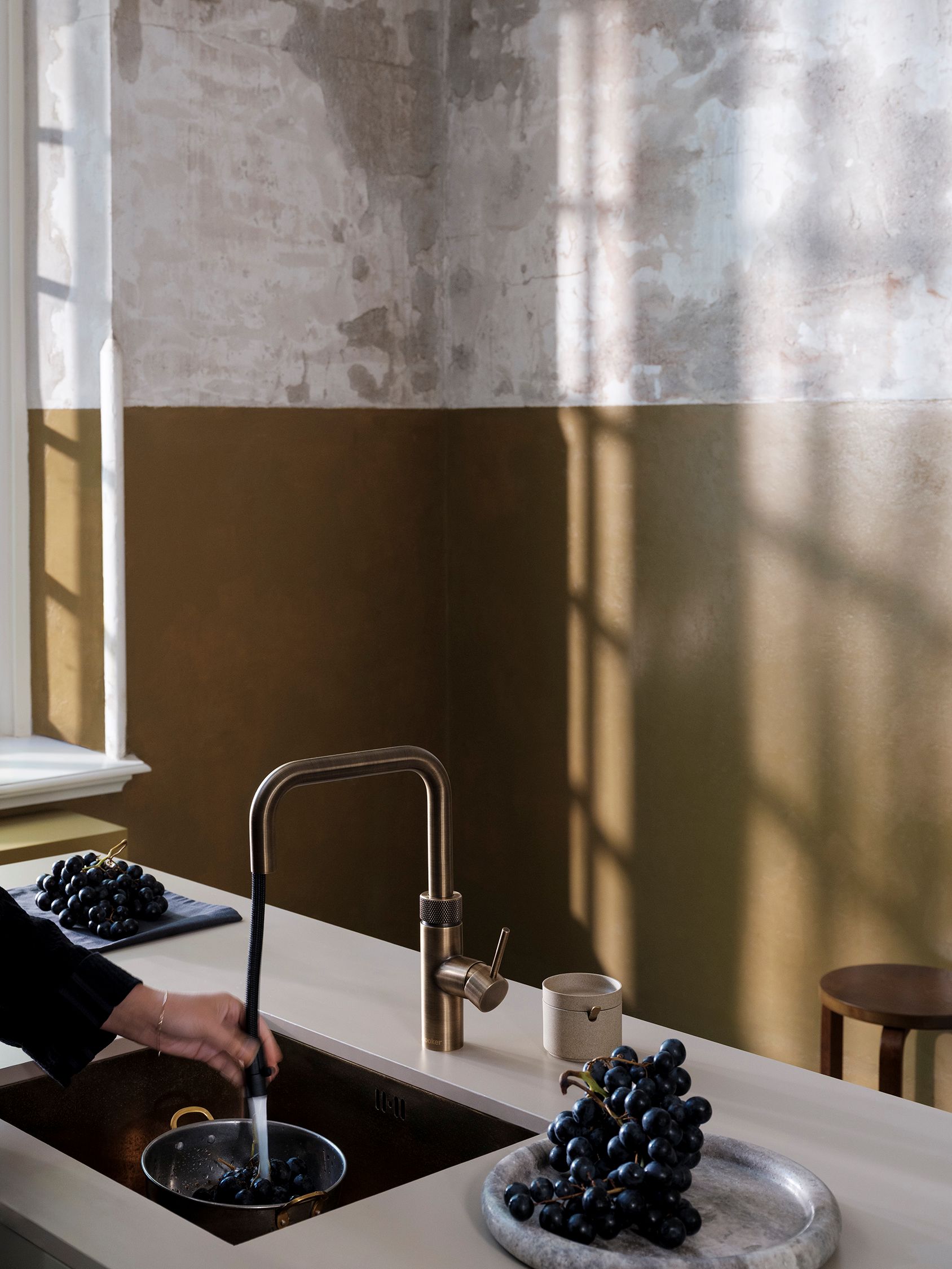 Foto: 2967 Flex Square Patinated Brass High End Pull out hose