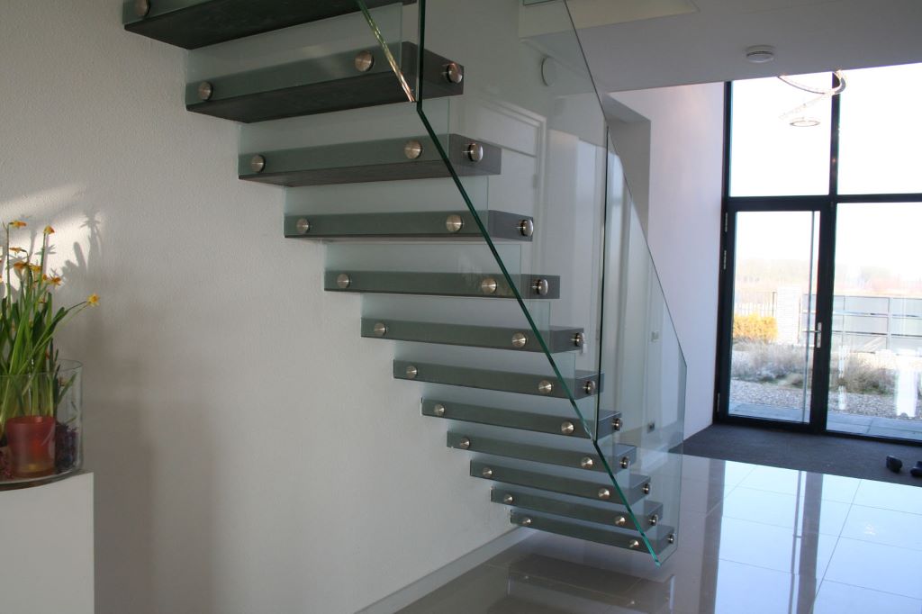 Foto: Wonennl Allstairs trappen 1813 05 particulier natuursteen