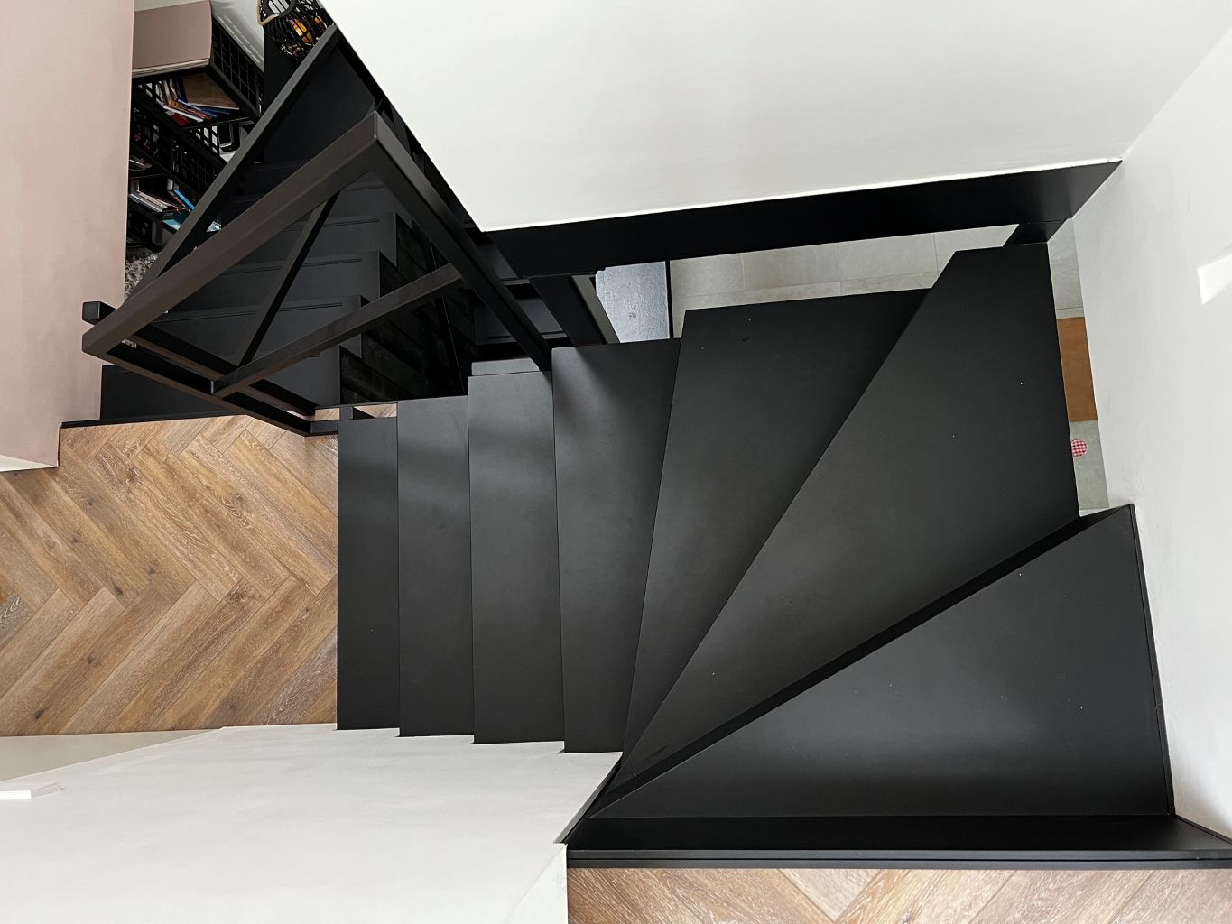 Foto: Wonennl Allstairs trappen Dichte stalen trappen 02