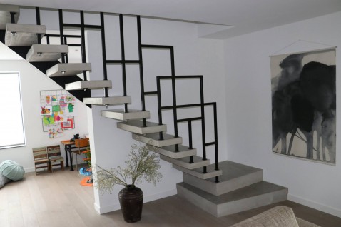 Foto : Allstairs betonnen bordes met bijzondere balustrade