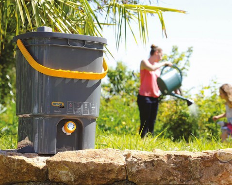 Foto : Hozelock Pure BioMix — Natuurlijk tuinieren met zelfgemaakte plantenmest