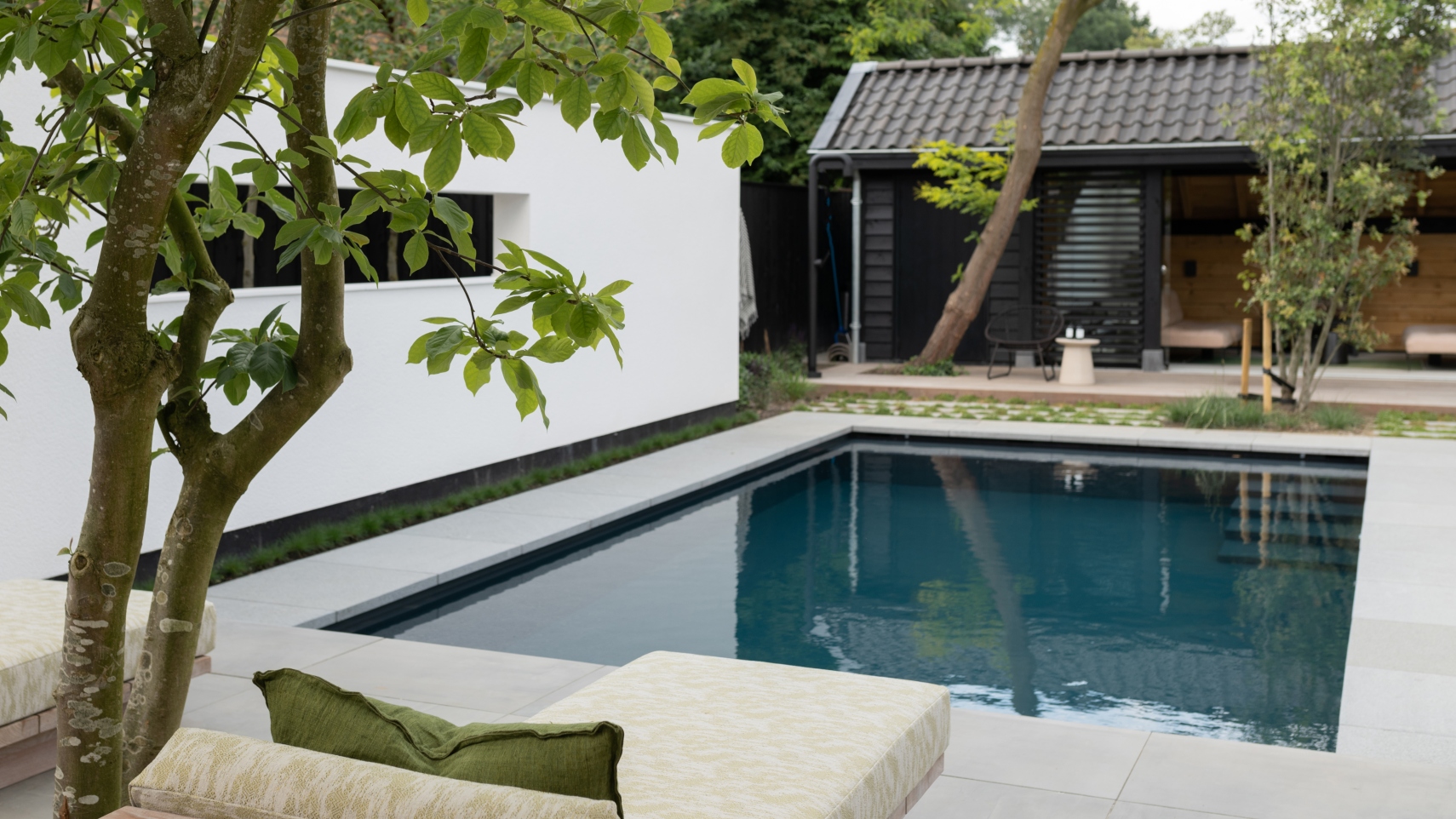 Foto : Compact genot met een plunge pool: jouw stijlvolle minizwembad