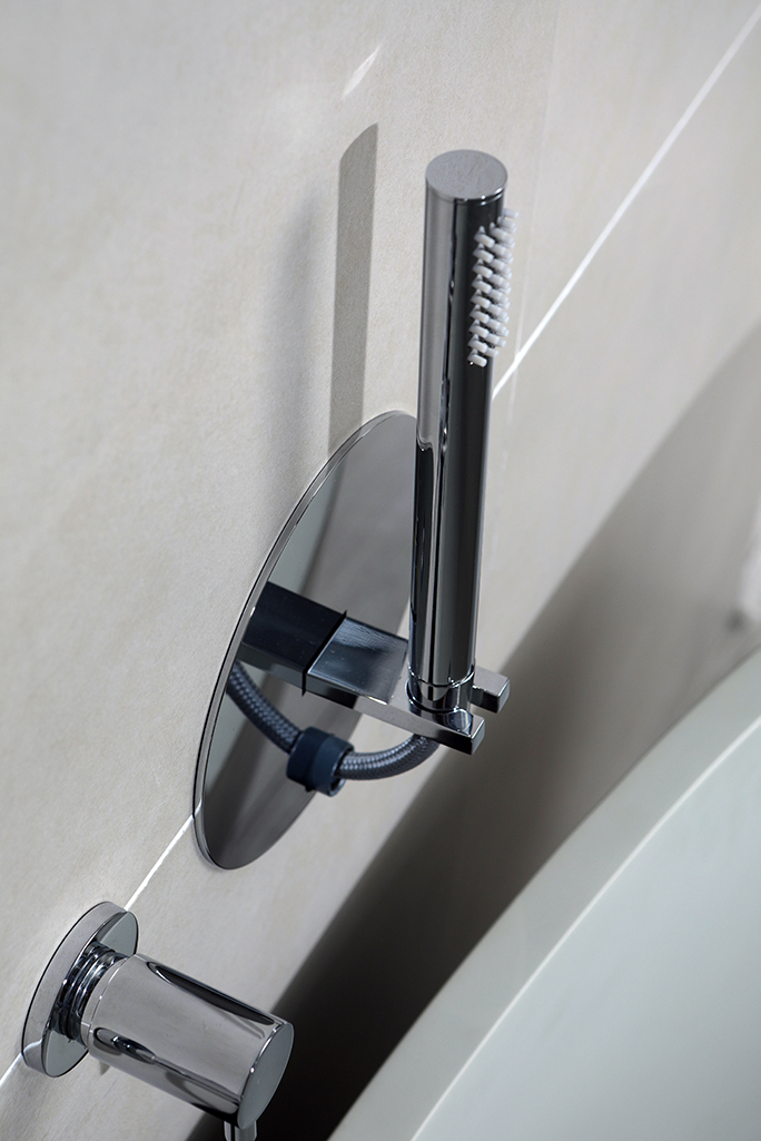 Luca Rollin shower douche badkamer WONEN.nl