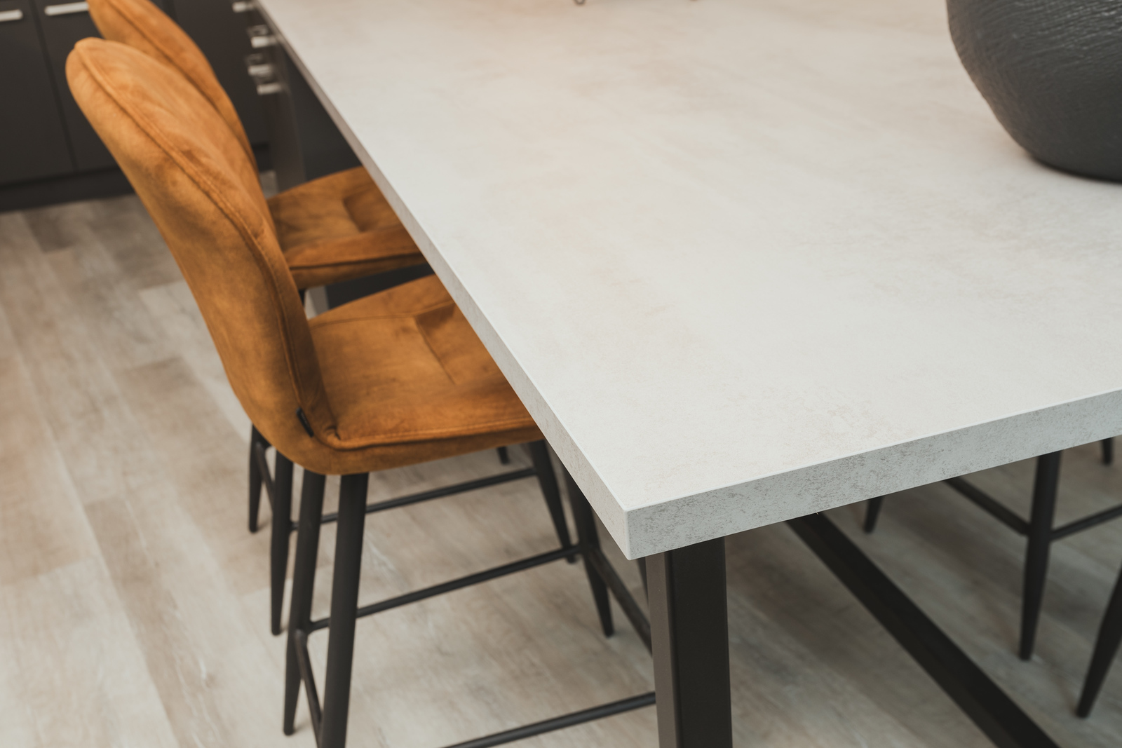 Foto: Penta College Jacob van Liesveldt Hellevoetsluis keuken school donker grijs licht blad tieleman keukens 10