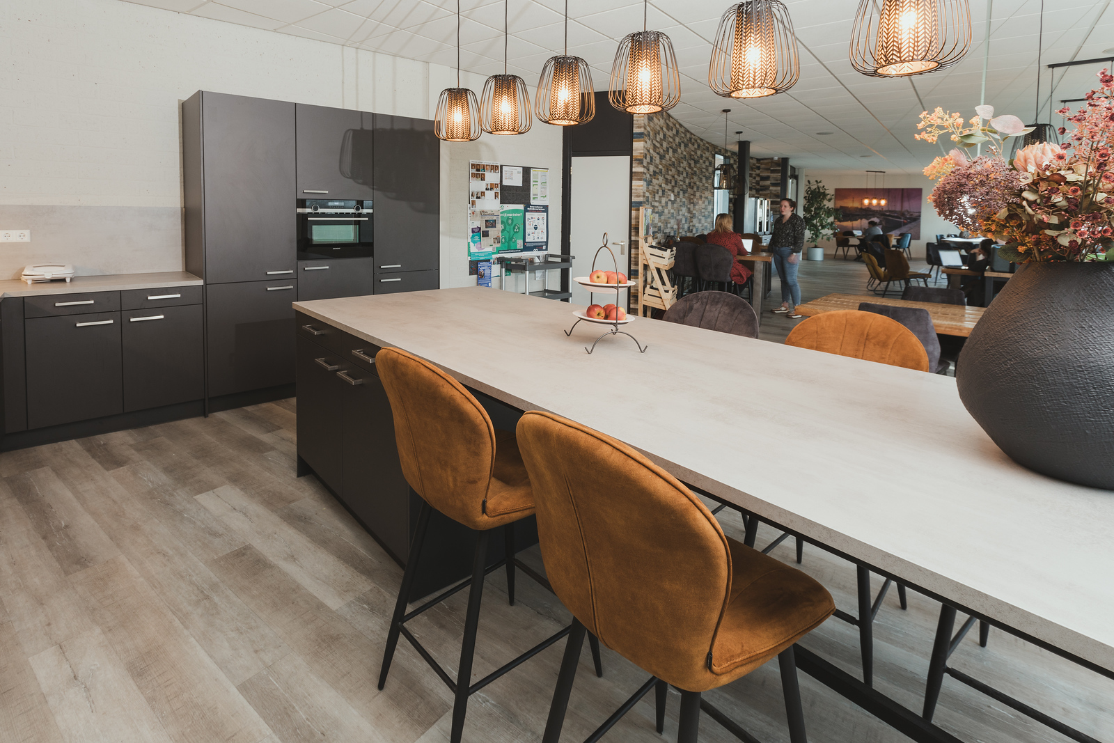 Foto: Penta College Jacob van Liesveldt Hellevoetsluis keuken school donker grijs licht blad tieleman keukens 11