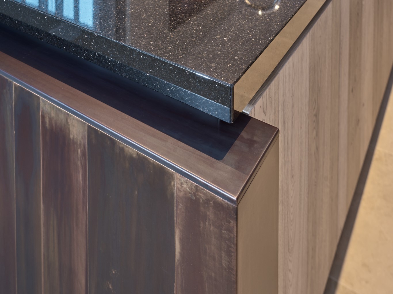 Foto: Geplaatste Tieleman Keuken Mereno Manchester W  Groenendijk Capelle ad IJssel hout  koper  graniet 17  Kopieren 