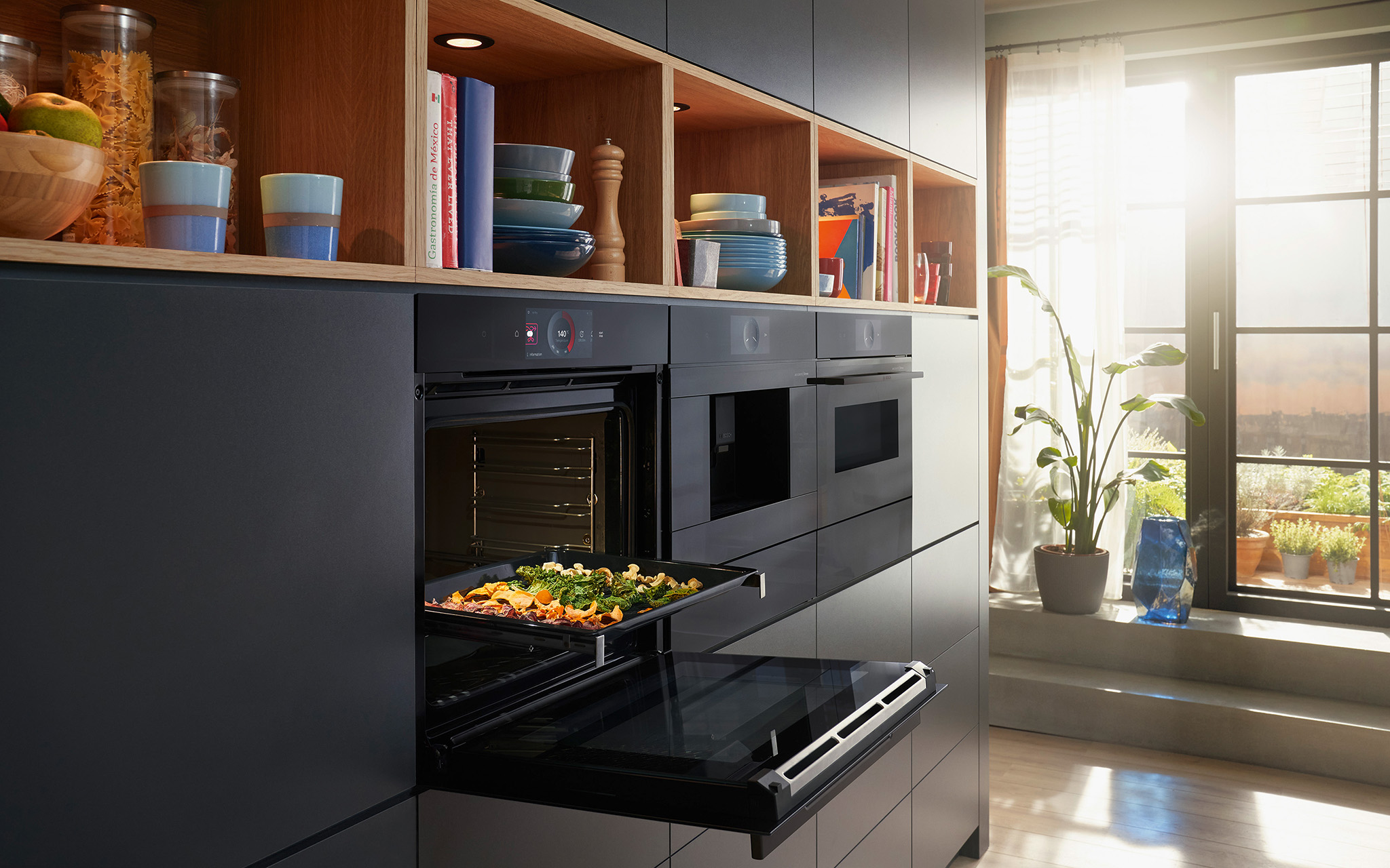 Foto: Tieleman Keukens keukenapparatuurBSH LAB Healthy eox6021 Oven 06AirFry Product accentline 3200x2000px