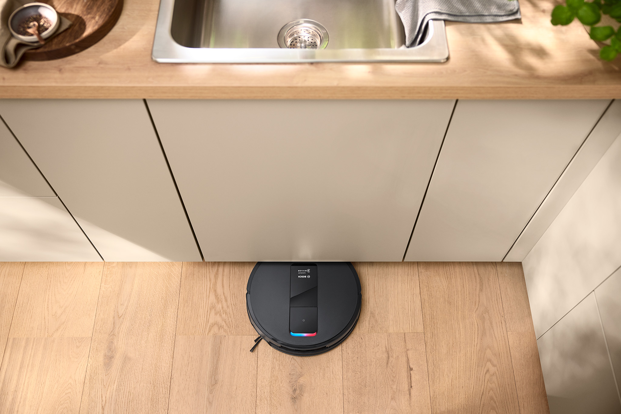 Foto: tieleman keukens bosch keukenapparatuur inbouw robotstofzuiger keuken 10