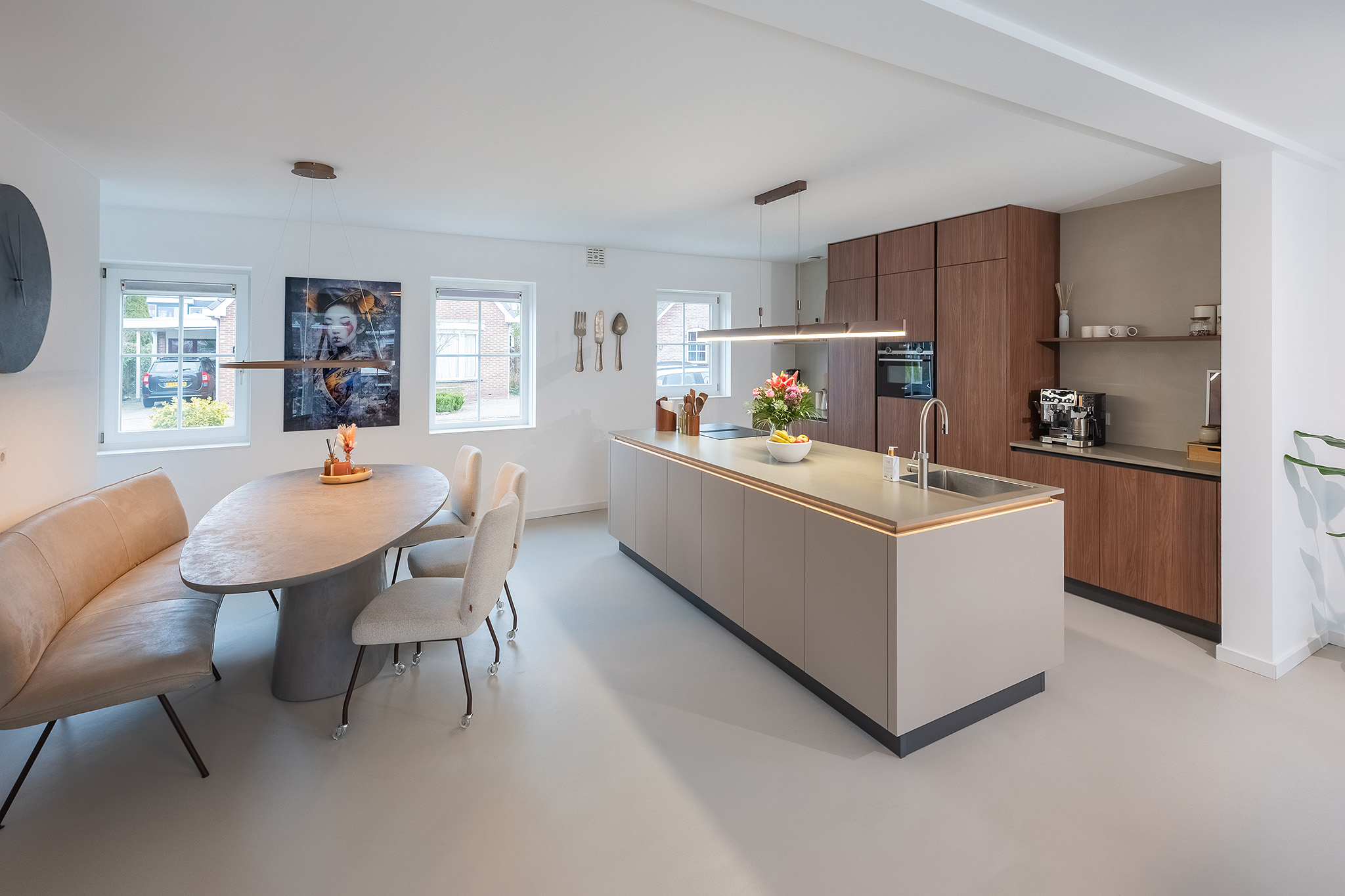 Foto: Tieleman Keukens Binnenkijker geplaatste keuken Smit Almere Keller Elba walnoot verticaal Keller Evia ultra mat klei composiet aanrechtblad Dekker 1