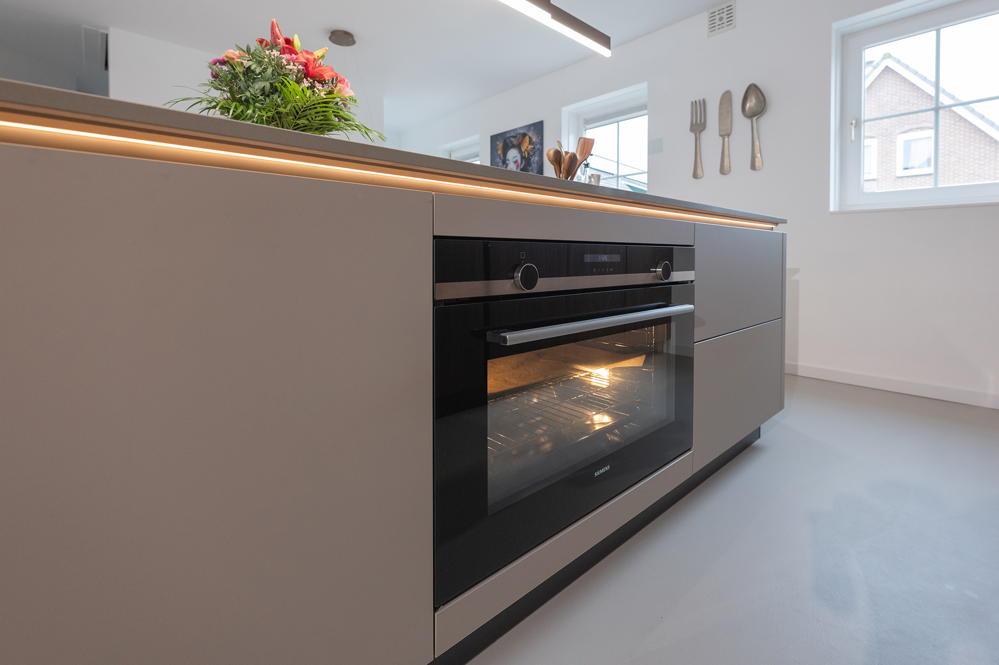 Foto: Tieleman Keukens Binnenkijker geplaatste keuken Smit Almere Keller Elba walnoot verticaal Keller Evia ultra mat klei composiet aanrechtblad Dekker 22