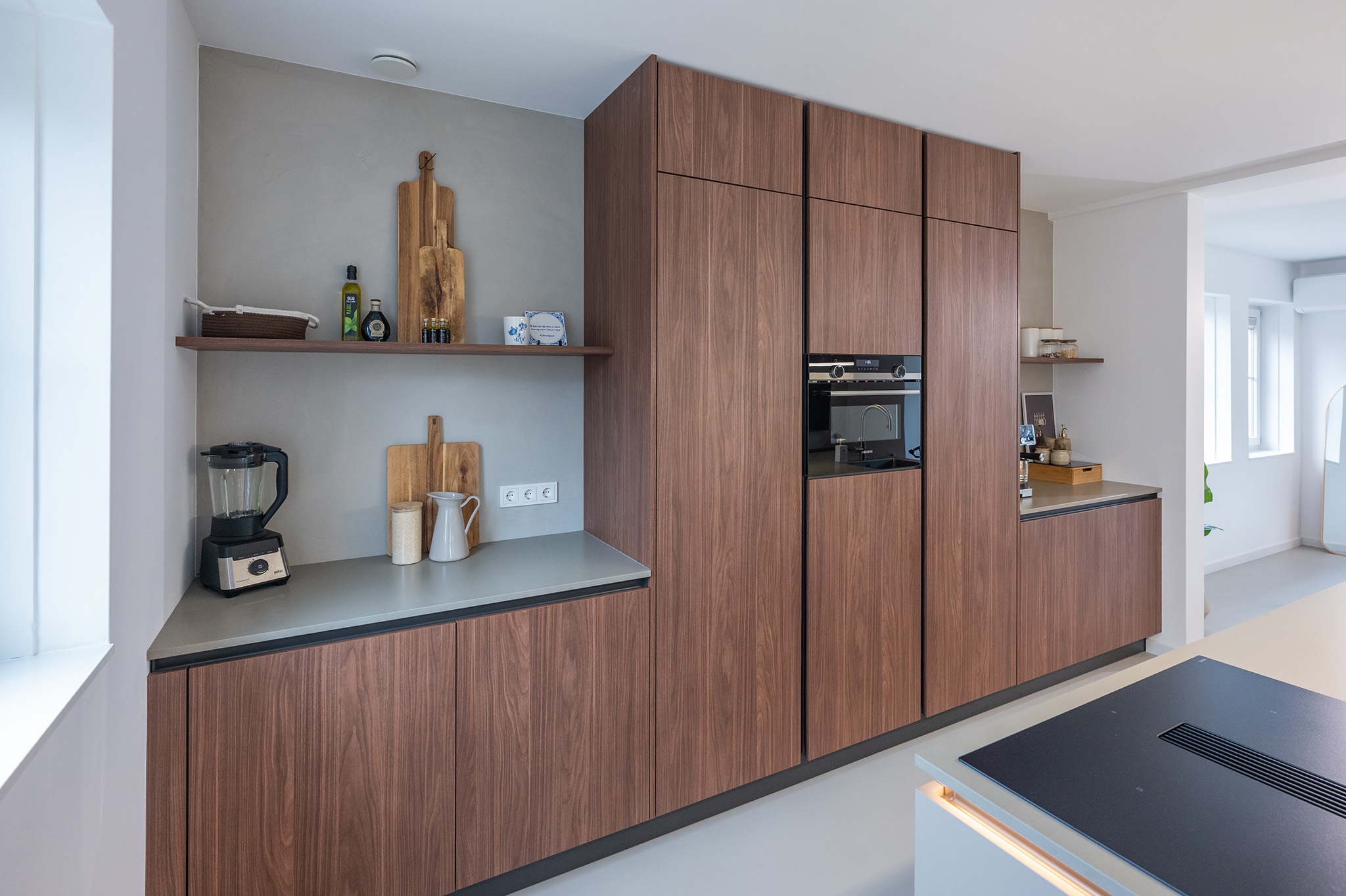 Foto: Tieleman Keukens Binnenkijker geplaatste keuken Smit Almere Keller Elba walnoot verticaal Keller Evia ultra mat klei composiet aanrechtblad Dekker 9